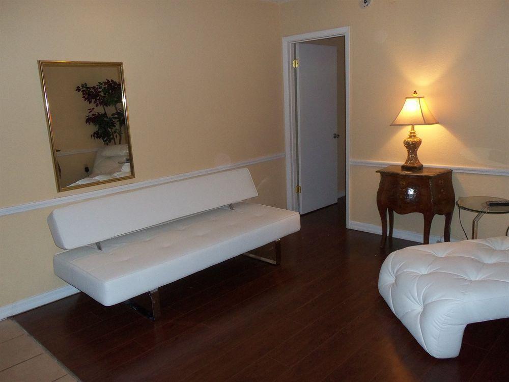 Claremont Kissimmee Hotel Celebration Room photo
